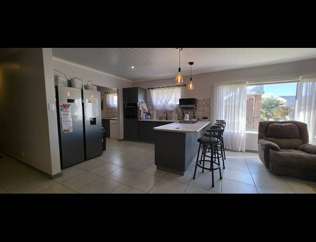 3 BEDROOM HOUSE FOR SALE IN BOGGOMSBAAI